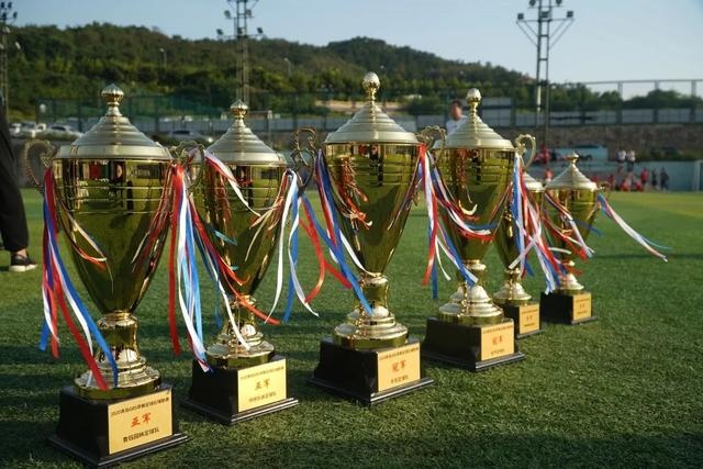 西亚28+11步行者大胜篮网 马克西20分76人灭蜂