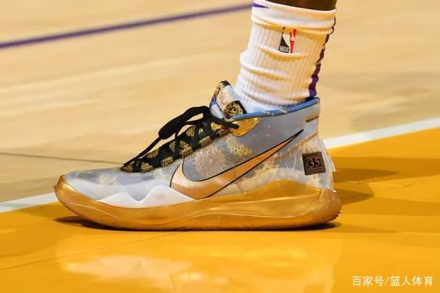 霍勒迪26分东契奇空砍三双 绿军力克独行侠2-0