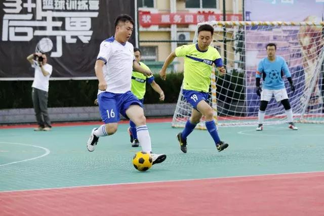 骑士力克步行者锁定季后赛 76人7连胜追平魔术